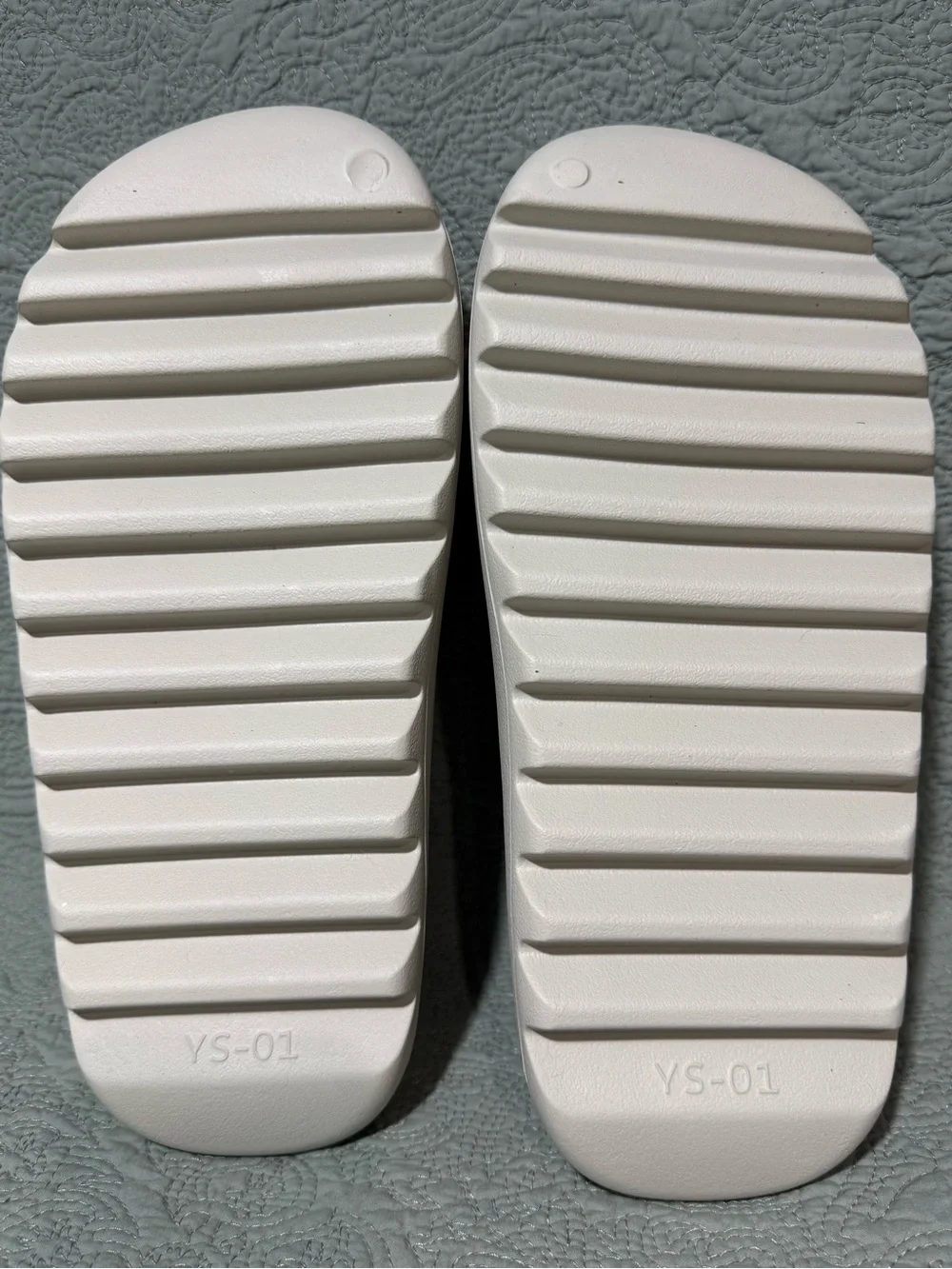 Yeezy Slides-Cream-Size 10 Men’s-New in Bag